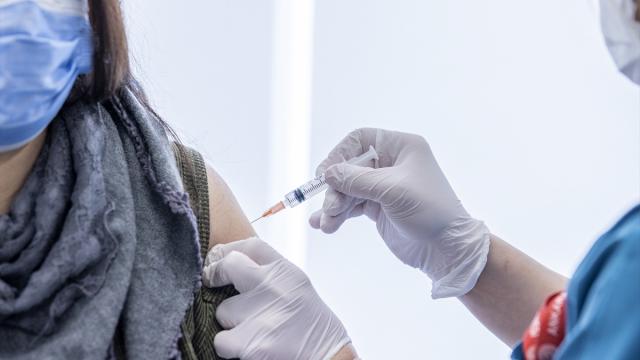 korona aşısı hakkında yeni bilgiler! korona aşısı olmalı mıyız?