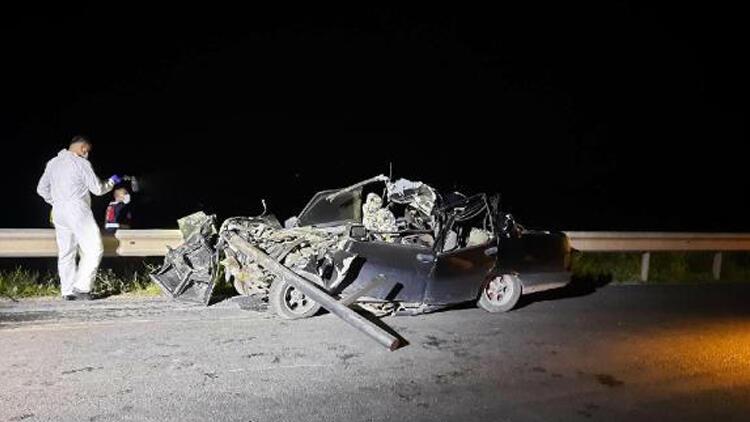 Eskişehir'de korkunç kaza! Otomobil hurdaya döndü