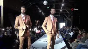 Yakışıklı oyuncu Yarkın Atay, Eskişehir’in gözde mekânlarından Coliseum’da objektiflere takıldı.