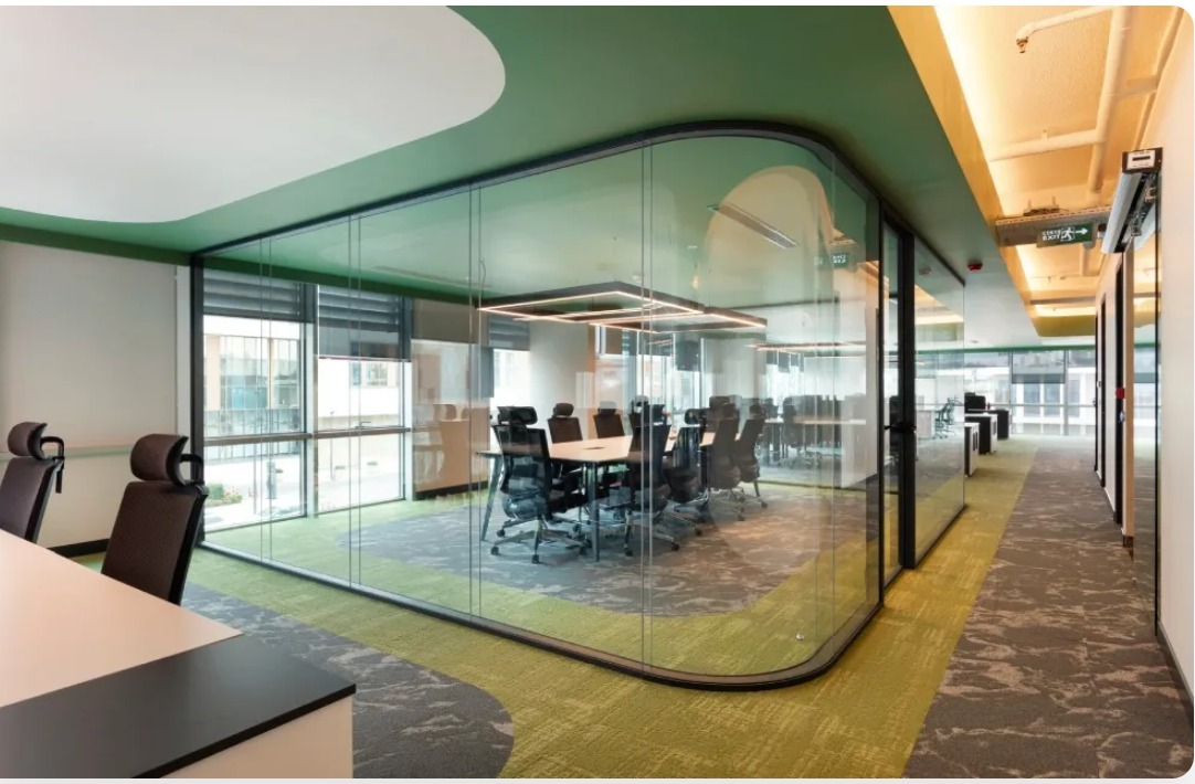 İstanbul’un dinamik iş dünyası, geleneksel ofis anlayışını kökten değiştiriyor. Özellikle