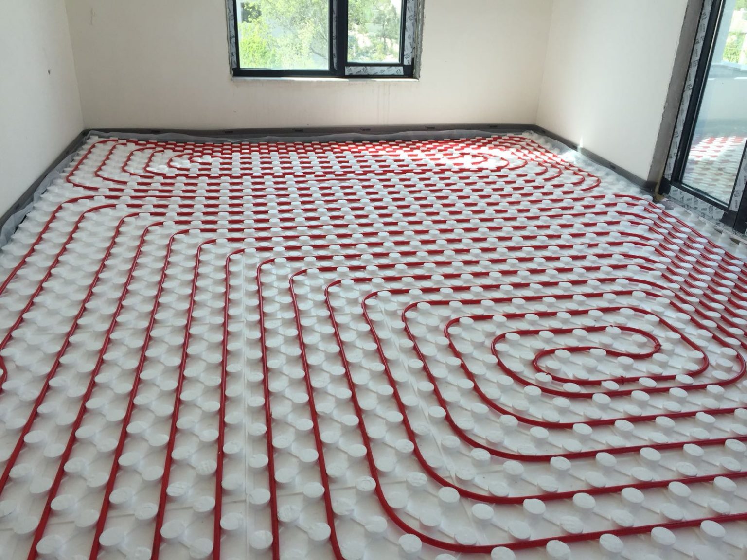 Kış aylarının soğuk yüzünü hissettiğimizde hepimiz evimizin sıcak ve konforlu