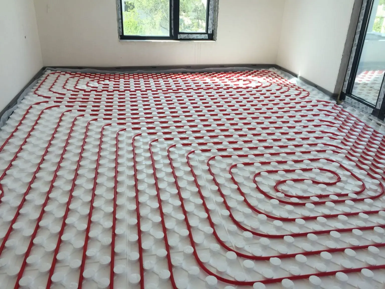 Kış aylarının soğuk yüzünü hissettiğimizde hepimiz evimizin sıcak ve konforlu