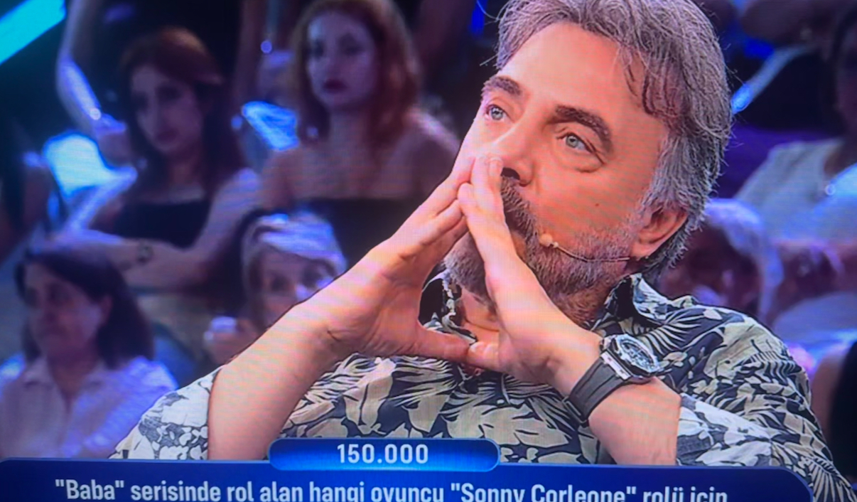 Evet, doğru olan atasözü “Değirmenden gelenden un sorarlar” şeklindedir. Bu