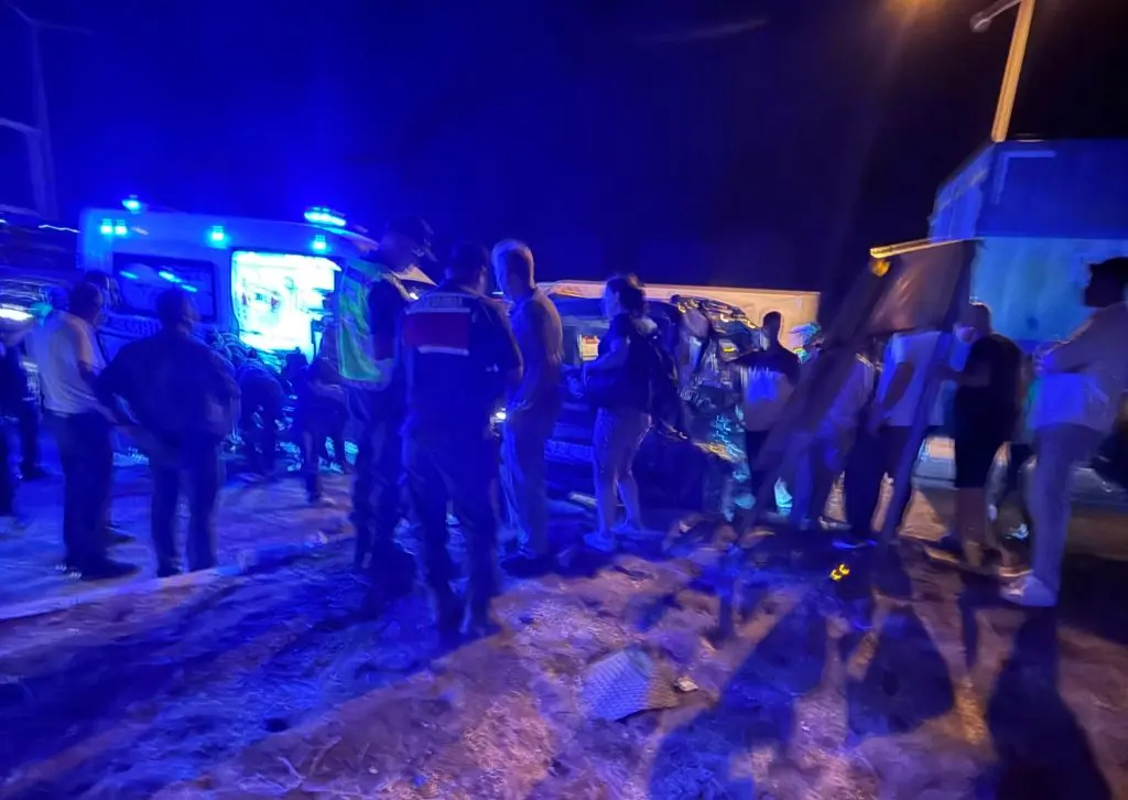 Kula’dan Salihli yönüne giden Samet Tokur (24) yönetimindeki 51 AAZ