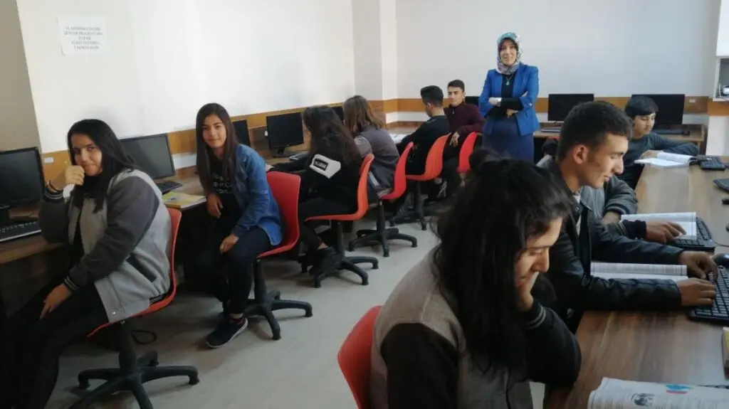 Ön lisans mezunları için lisans tamamlama süreci, kariyer hedefleri açısından