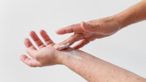 Nivea krem, yıllardır cilt bakımında kullanılan popüler bir ürün. Özellikle