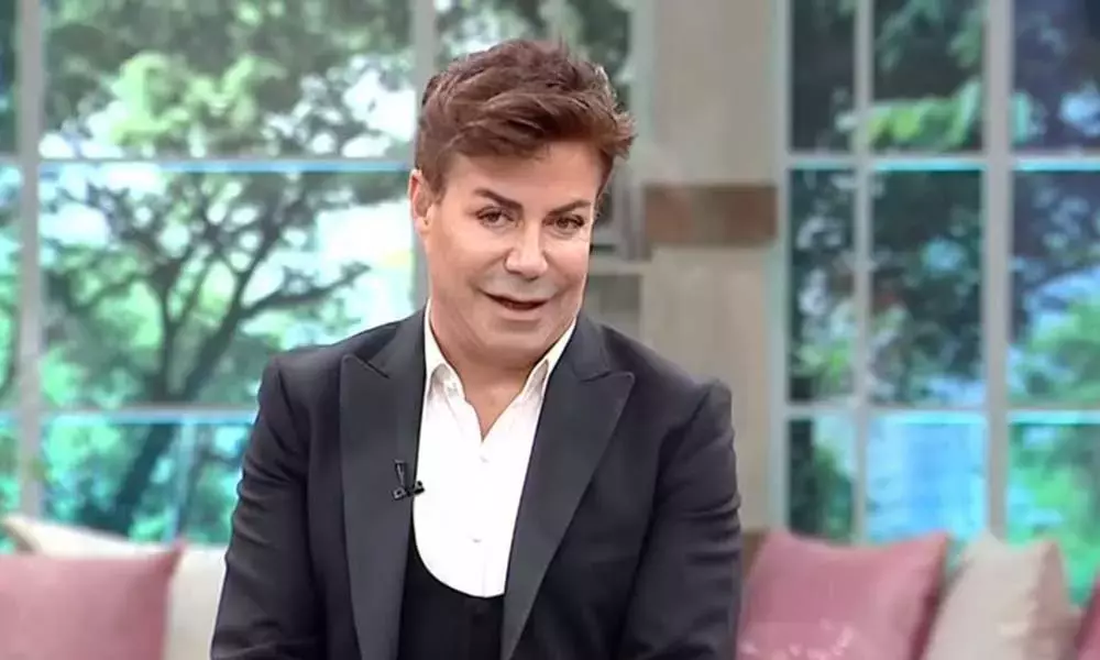 Ünlü şarkıcı Fatih Ürek kalp krizi geçirdi. Yoğun bakımda tedavisi