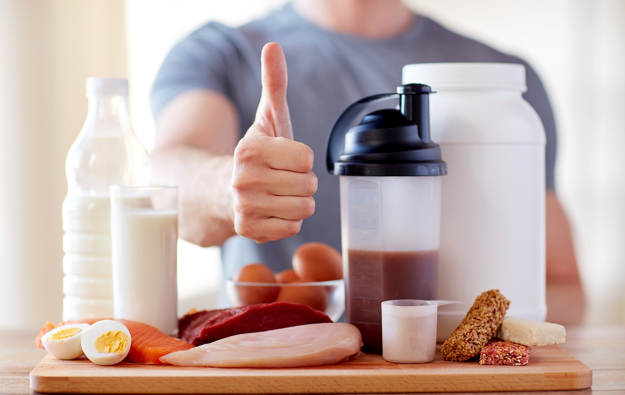 Kreatin ve protein tozu aynı anda içilir mi? Kas yapmak isteyen herkesin aklında aynı soru var: Kreatinle protein