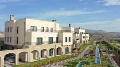 Kapadokya, çoğu ziyaretçi için rengârenk balonların süslediği gökyüzü, peri bacaları