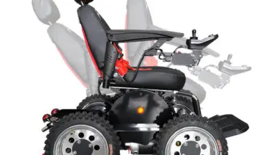 Günümüzde hareket kabiliyetini artırmak isteyen kullanıcılar için akülü tekerlekli sandalye