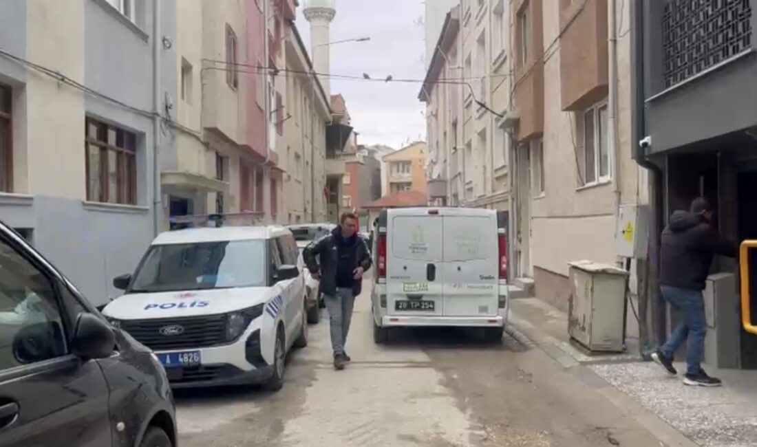 Eskişehir’de 43 Yaşındaki H.Ç. Evinde Ölü Bulundu Eskişehir’in Mahmure Mahallesi Ertuğrul Sokak’ta 43 yaşındaki H.Ç. isimli kişi