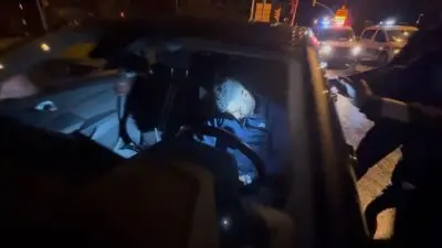 Eskişehir’de direksiyon başında sızdıktan sonra park halindeki araca çarpan sürücü,