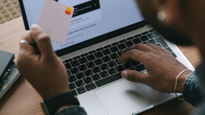 &nbsp; İnternetin sunduğu imkanlarla birlikte para kazanma yöntemleri, fiyat araştırmaları