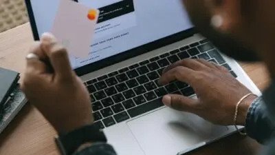 &nbsp; İnternetin sunduğu imkanlarla birlikte para kazanma yöntemleri, fiyat araştırmaları