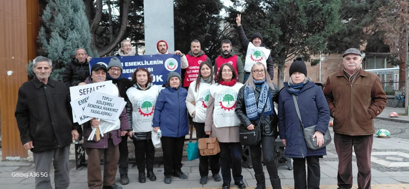 Bozüyük’te emekliler, Özgür Özel’in Meclis eylemine destek için her gün