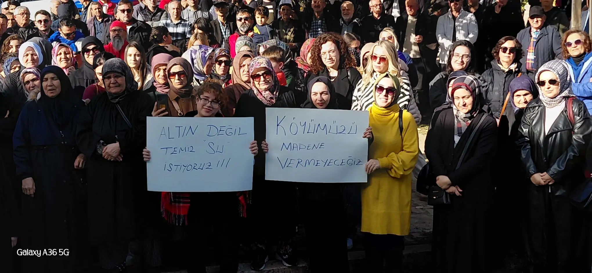 Bozcaarmutlu kadınlar, altın madeni projesine karşı dilekçelerini valilik ve İl
