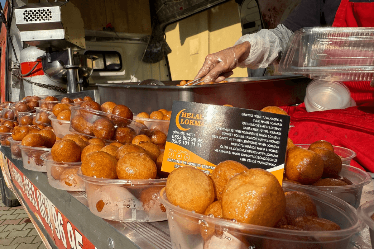 Hayır lokması, kültürümüzün en naif ve en tatlı yardımlaşma örneklerinden