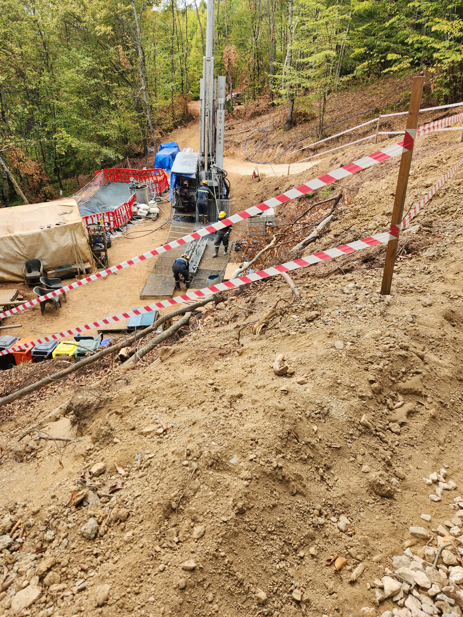 Bozcaarmut köyünde altın madeni sondajı sonrası köy içinde gerilim arttı.
