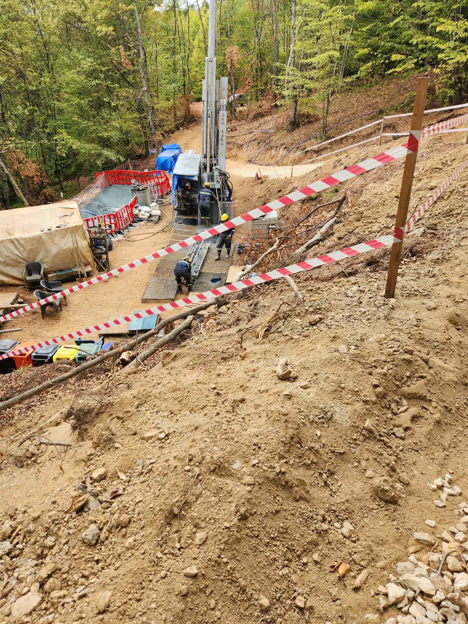 Bozcaarmut köyünde altın madeni sondajı sonrası köy içinde gerilim arttı.