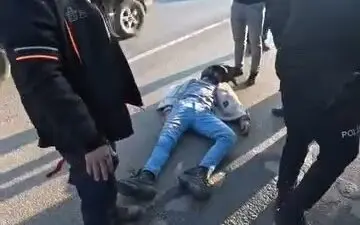 Çevreyolu’nda kurye arkadan çarpma sonucu yaralandı. Kaçtığı öne sürülen araç