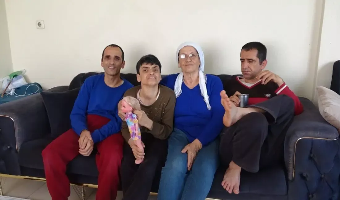 Hatay’da yaşayan Edibe Koçak, akraba evliliğinden dolayı engelli doğan 3