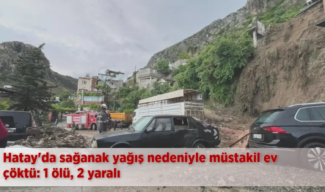 İlk bilgilere göre, Enkaz altından kurtarılan 3 kişiden biri, kaldırıldığı