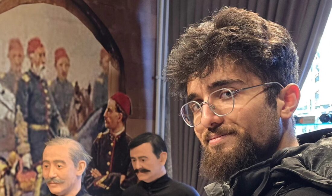 Onur Akgül, dijital ortamda ClassyOnur kimliğiyle tanınan Türk yazılım geliştirici